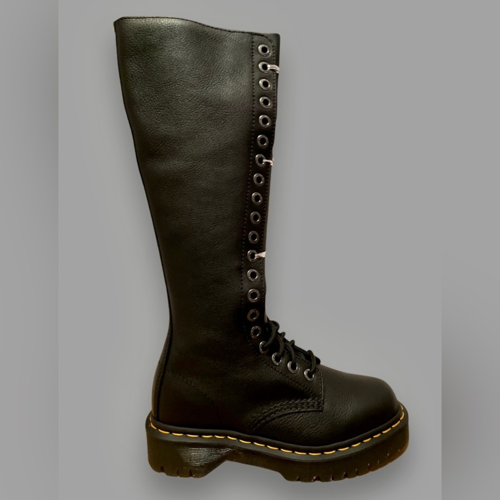 Dr Martens 1B60 Bex 20 Eye Boots NEW in box Size 6